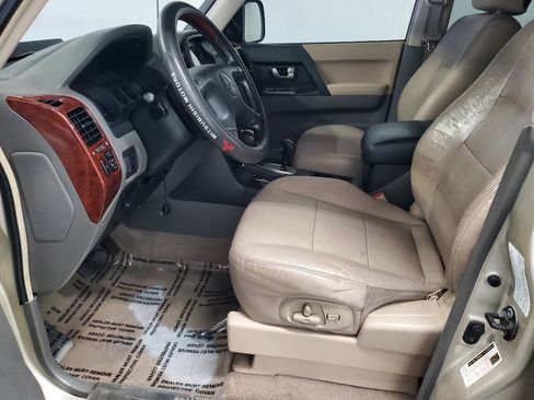 Used 2004 Mitsubishi Montero Limited AWD/4WD image 9