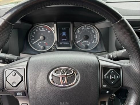 Used 2021 Toyota Tacoma TRD Sport w/ Technology Package RWD image 6