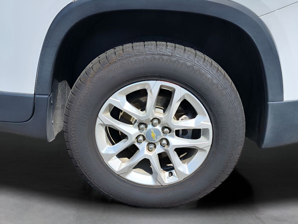 Used 2020 Chevrolet Traverse LS FWD image 3