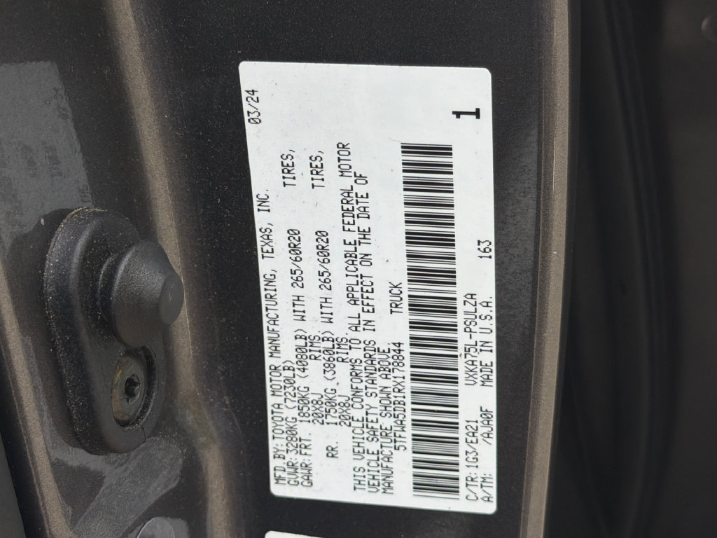 Used 2024 Toyota Tundra Limited AWD/4WD image 37