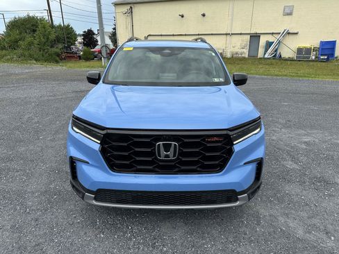 Used 2023 Honda Pilot TrailSport image 3