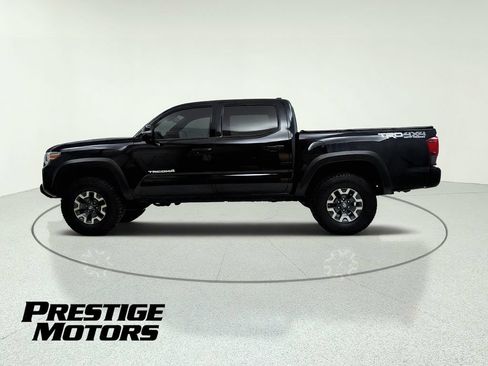 Used 2018 Toyota Tacoma TRD Off-Road w/ Technology Package AWD/4WD image 4