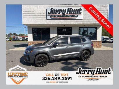 Used 2024 Volkswagen Taos SE w/ Panoramic Sunroof Package