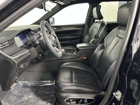 Used 2023 Jeep Grand Cherokee Overland w/ Luxury Tech Group IV image 27