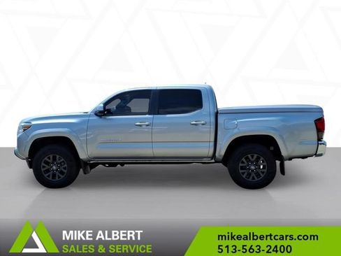 Used 2022 Toyota Tacoma SR5 AWD/4WD image 4