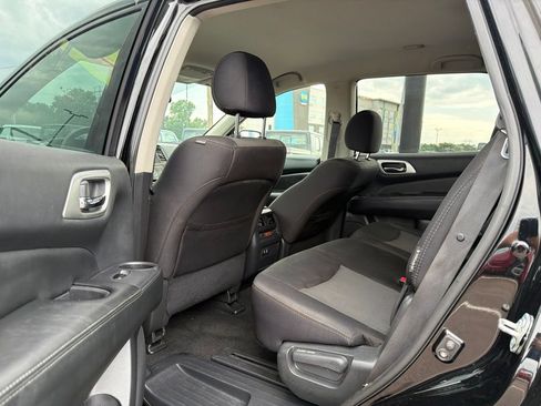 Used 2020 Nissan Pathfinder S FWD image 11