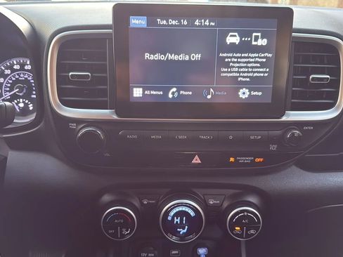 Used 2020 Hyundai Venue SEL w/ Convenience Package image 18