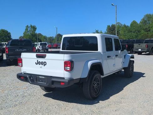 New 2026 Jeep Gladiator Sport AWD/4WD image 5