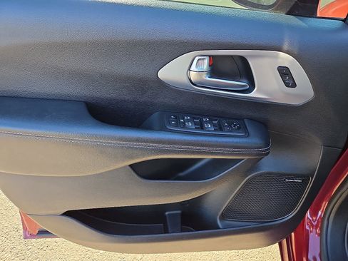 Used 2019 Chrysler Pacifica Limited w/ Advanced Safetytec Group image 14