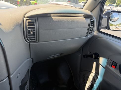 Used 2002 Chevrolet Astro RWD image 16