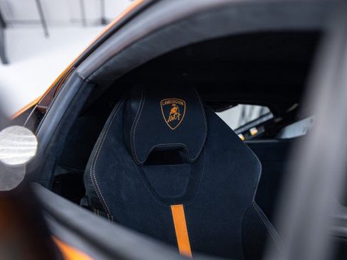 Used 2018 Lamborghini Huracan Performante AWD/4WD image 46