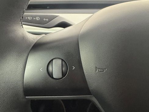 Used 2025 Tesla Model Y Long Range AWD/4WD image 15