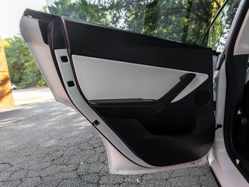 Used 2020 Tesla Model Y Long Range AWD/4WD image 36
