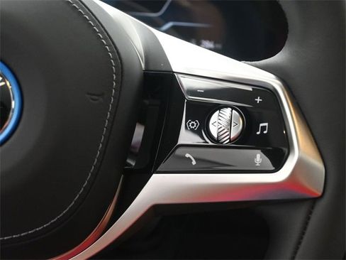 New 2025 BMW i7 xDrive60 w/ Executive Package image 2