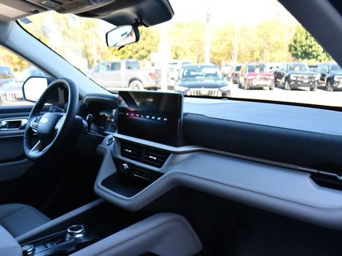 Used 2026 Ford Explorer Active w/ Active Comfort Package image 15