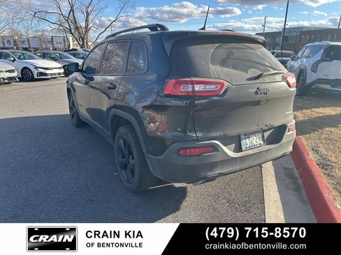 Used 2018 Jeep Cherokee Latitude w/ Altitude Package image 8