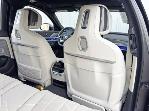 Used 2023 BMW i7 xDrive60 image 41