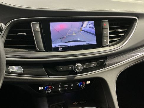 Used 2024 Buick Enclave Essence image 27