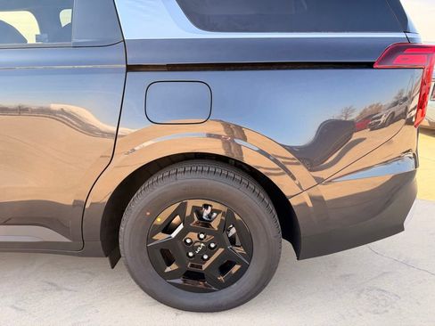 New 2026 Kia Carnival LXS image 9