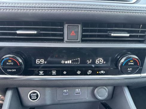 Used 2023 Nissan Rogue SV image 18