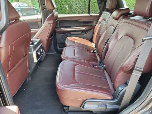 Used 2024 Ford Expedition Limited AWD/4WD image 9