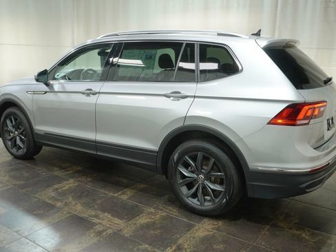 Used 2024 Volkswagen Tiguan SE AWD/4WD image 8
