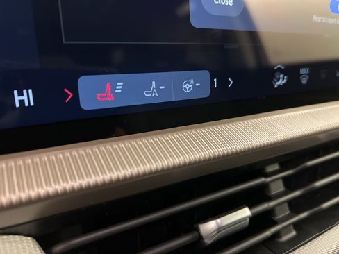 New 2025 Ford Explorer Active w/ Active Comfort Package image 13