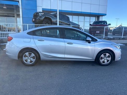 Used 2018 Chevrolet Cruze LS image 6