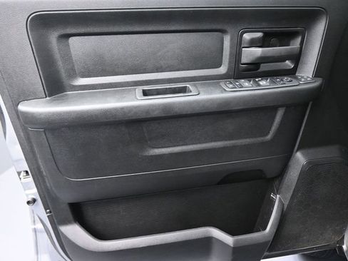 Used 2024 RAM 2500 Tradesman w/ Chrome Appearance Group image 17