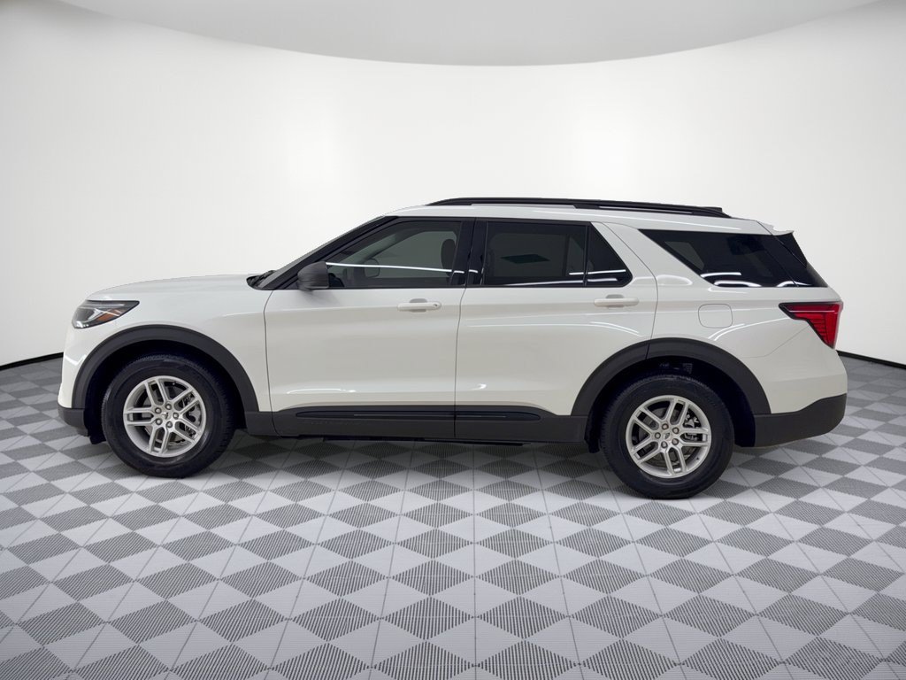 Used 2026 Ford Explorer Active RWD image 2