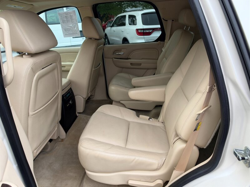 Used 2007 Cadillac Escalade AWD w/ Information Package image 10