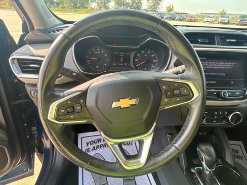 Used 2021 Chevrolet TrailBlazer LT w/ Premium Seating Package FWD image 4