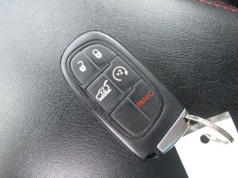 Used 2014 Jeep Cherokee Trailhawk w/ Technology Group AWD/4WD image 28