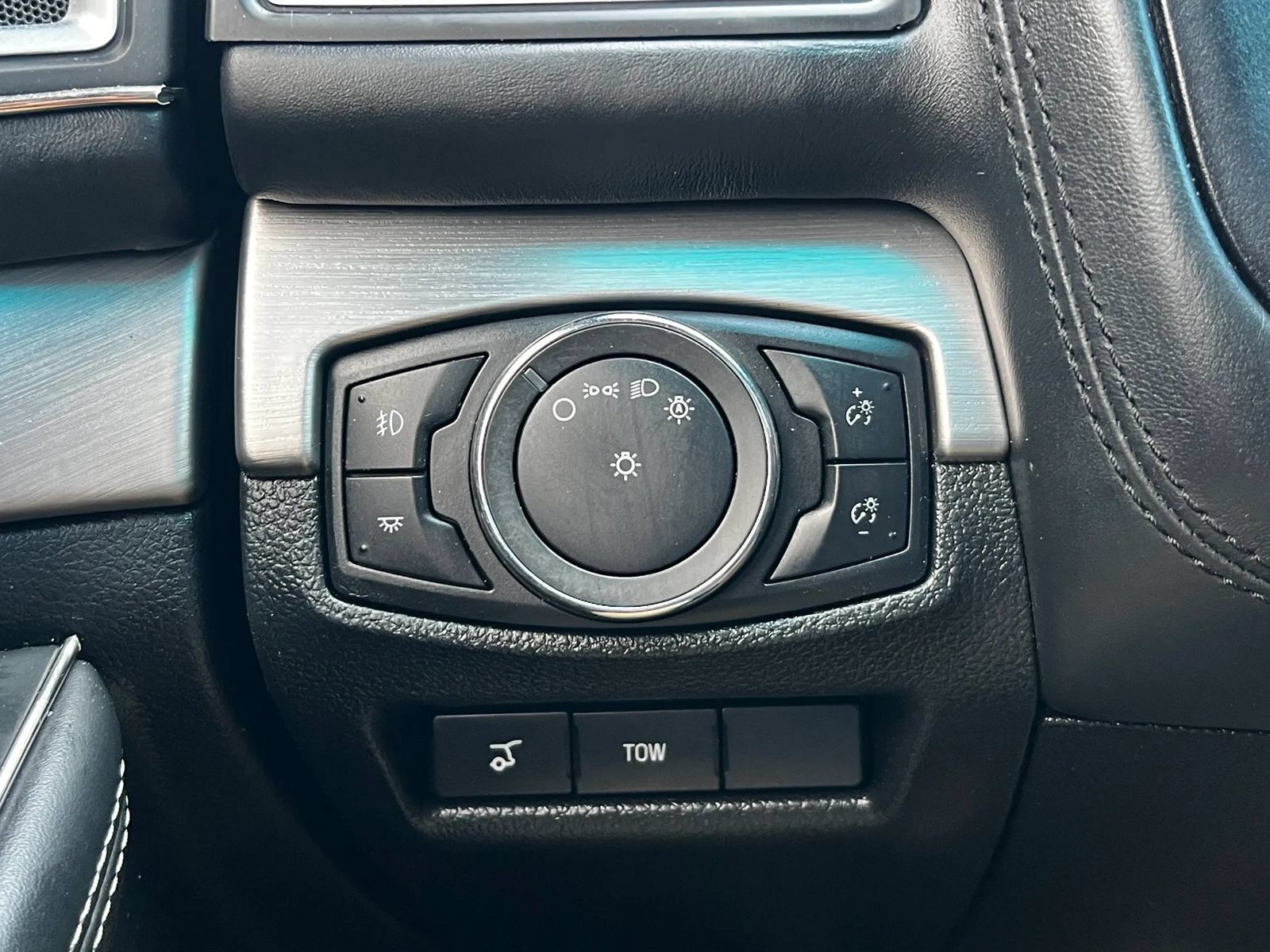 Used 2016 Ford Explorer Platinum AWD/4WD image 22