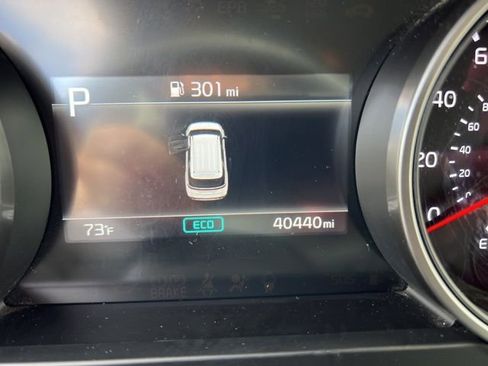 Certified 2024 Kia Carnival LX image 13