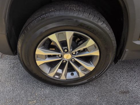Used 2025 Chevrolet Equinox LT FWD image 23