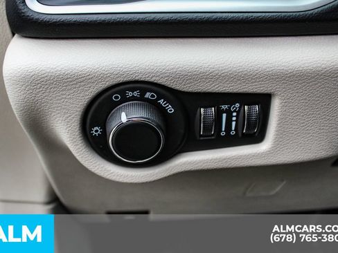 Used 2023 Chrysler Voyager LX FWD image 27