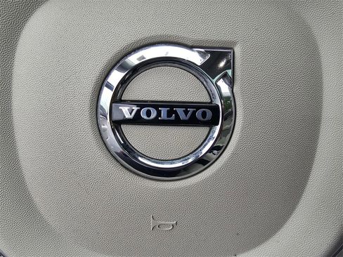 Used 2016 Volvo XC90 T6 Momentum w/ Momentum Plus Package image 22