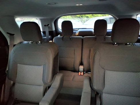 Used 2023 Ford Explorer XLT AWD/4WD image 12