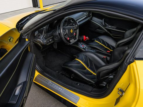 Used 2010 Ferrari 458 Italia Coupe RWD image 23