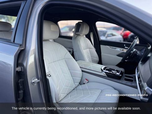 Used 2023 BMW 740i w/ Luxury Rear Seating Package RWD image 12