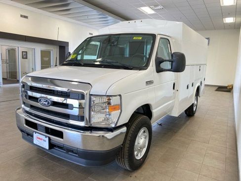 New 2026 Ford E-350 and Econoline 350 Super Duty w/ Power Equipment Group RWD image 4