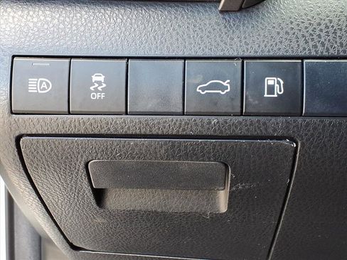 Used 2018 Toyota Camry SE image 25