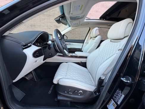 Used 2023 Genesis GV70 3.5T Sport w/ Sport Prestige Package image 11