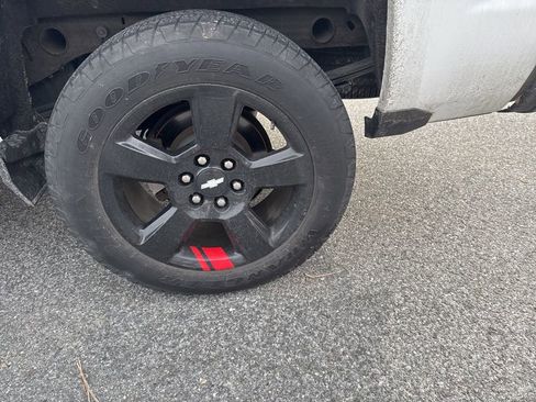 Used 2018 Chevrolet Silverado 1500 LTZ Z71 w/ Redline Edition image 9