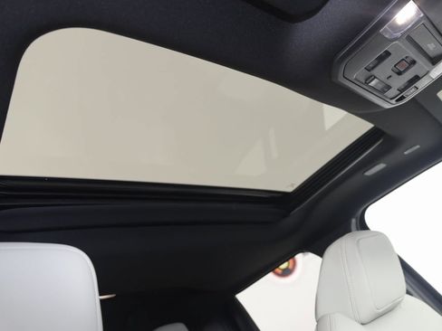 Used 2025 Toyota Tacoma Limited image 11