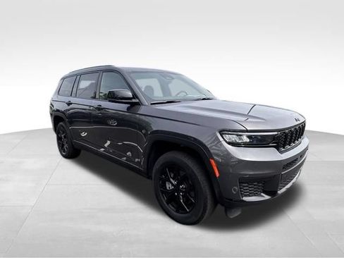 Used 2025 Jeep Grand Cherokee L Laredo AWD/4WD image 10