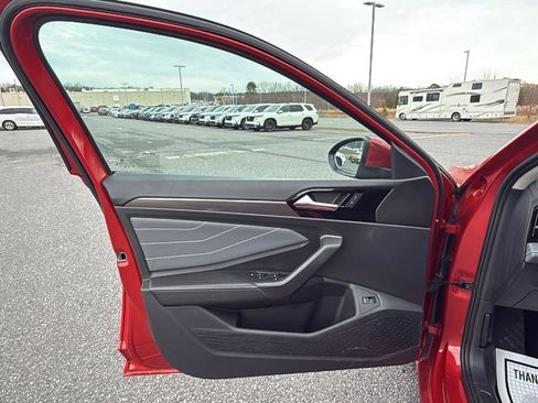 Used 2025 Volkswagen Jetta SEL image 25