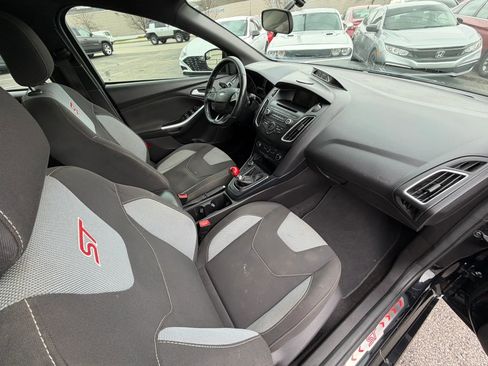 Used 2017 Ford Focus ST image 30