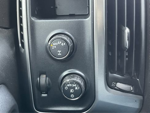 Used 2018 Chevrolet Silverado 1500 LT w/ LT Convenience Package image 17